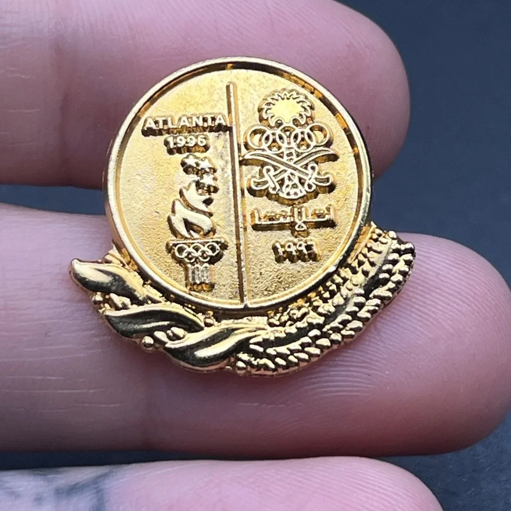 1996 Atlanta Saudi Arabia NOC National Olympic Committee Gold Tone Lapel Hat Pin